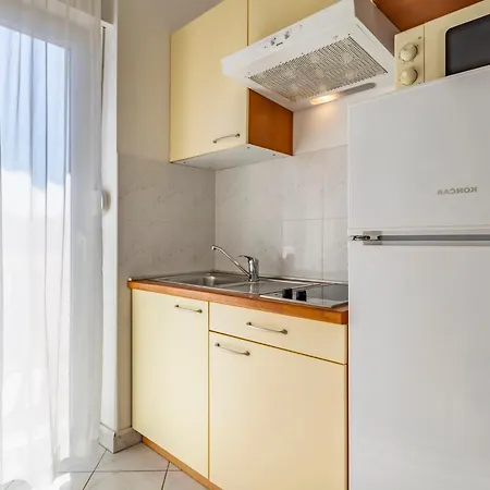 Rok 7 By Interhome Apartment Pula