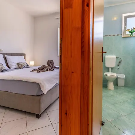 Rok 7 By Interhome Pula