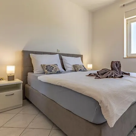 Rok 7 By Interhome Póla