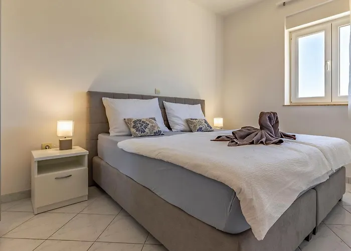 Rok 7 By Interhome Pula